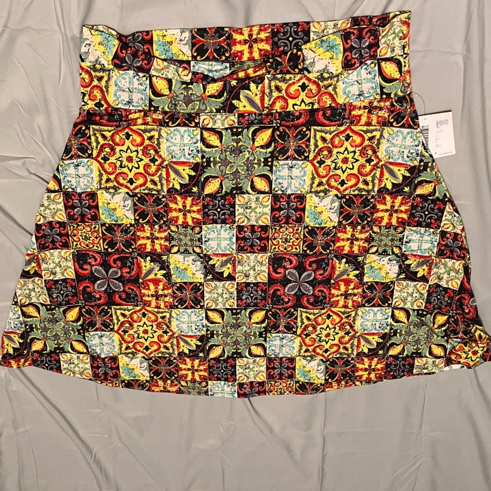 NWT knee length skirt 3XL mosaic print